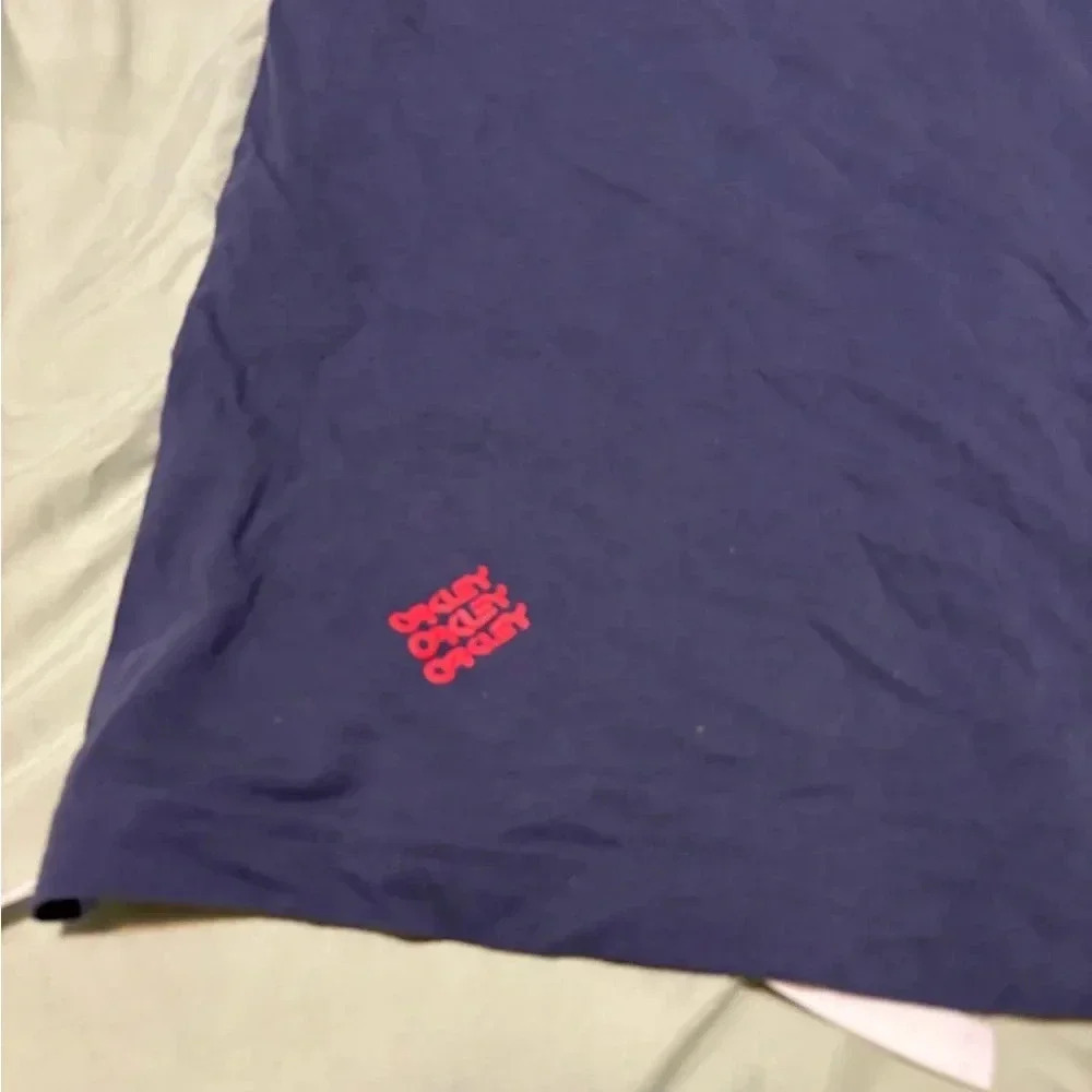 Oakley USA T-Shirt size Large. Gently worn - Picture 9 of 9